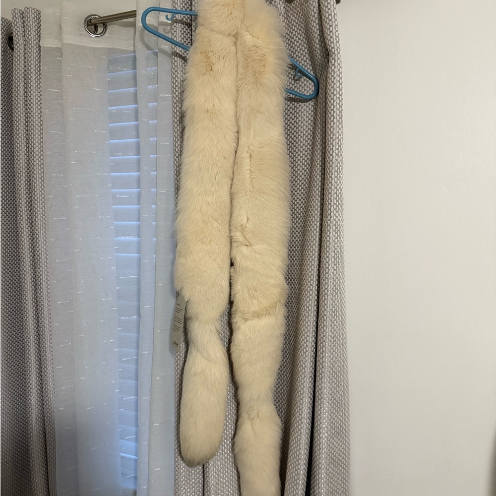 Elegant Cream Fur Scarf